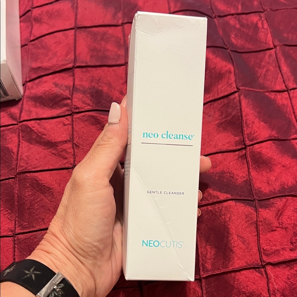 Neo Cleanse Gentle Cleanser - White boxes are sealed on both sides